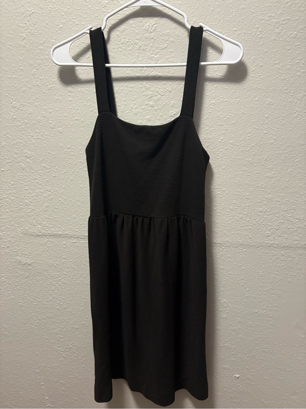 Classic Black Sleeveless Square-Neck Dress - Women's